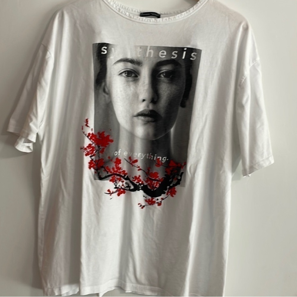 Zara Oversized White Graphic Summer Classic Closet Staple tee